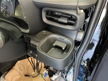 ドリンクホルダー(運転席右手)