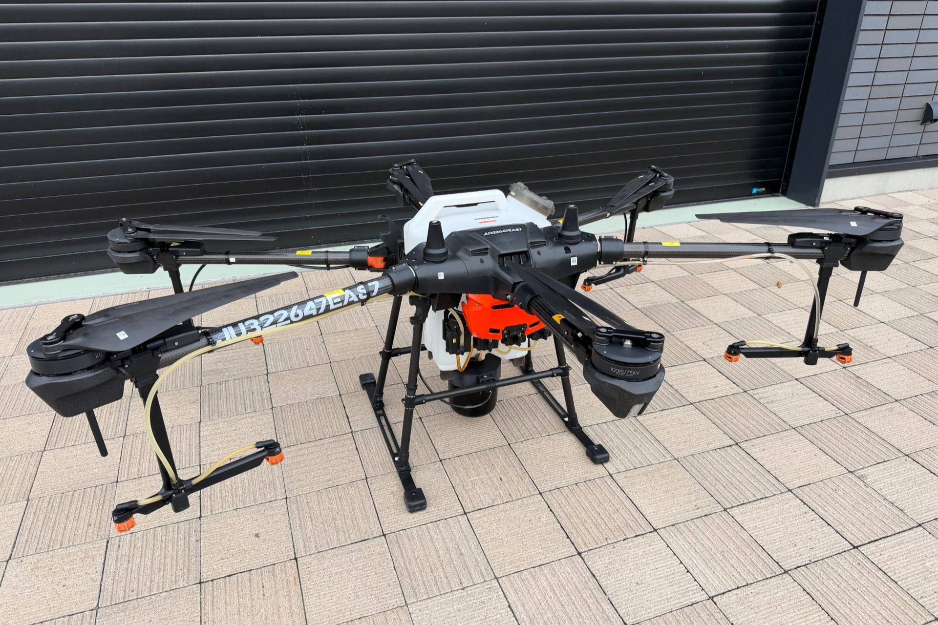農業用ドローンの液だれ防止カバーを3Dプリントで製作|下部センサーへの付着を防止